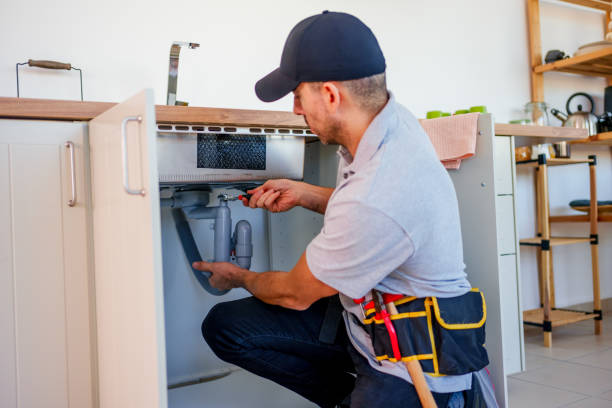 Professional handyman providing home repair services in Tampines, SG efficiently
